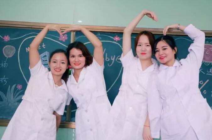 鱼佳丽美雅优游培训黉舍第50期优游班毕业仪式
