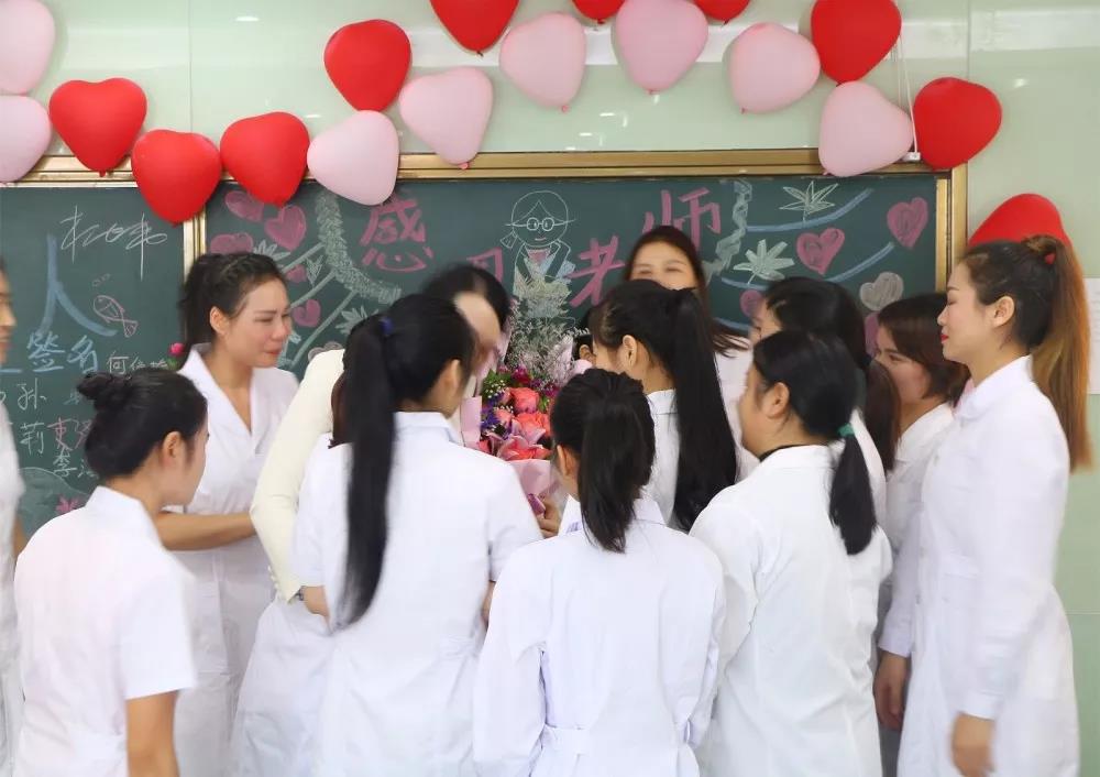美雅优游职业培训黉舍第78期美体班毕业仪式
