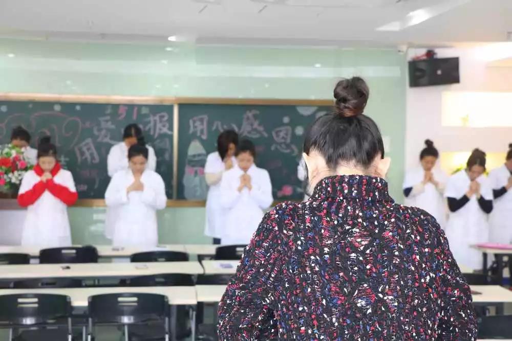 鱼佳丽美雅优游黉舍
